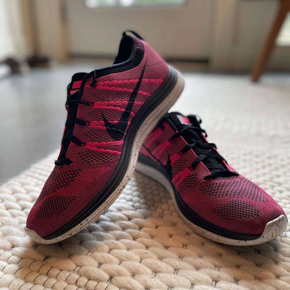 Mens NIKE FLYKNIT ONE+ Pink Lightweight Running Trainers
